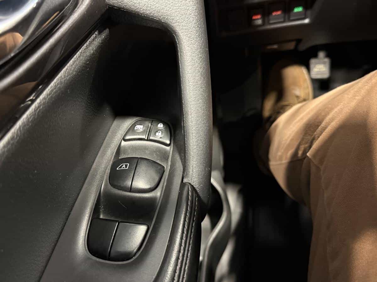 2019 Nissan Rogue S Ti - Image 18