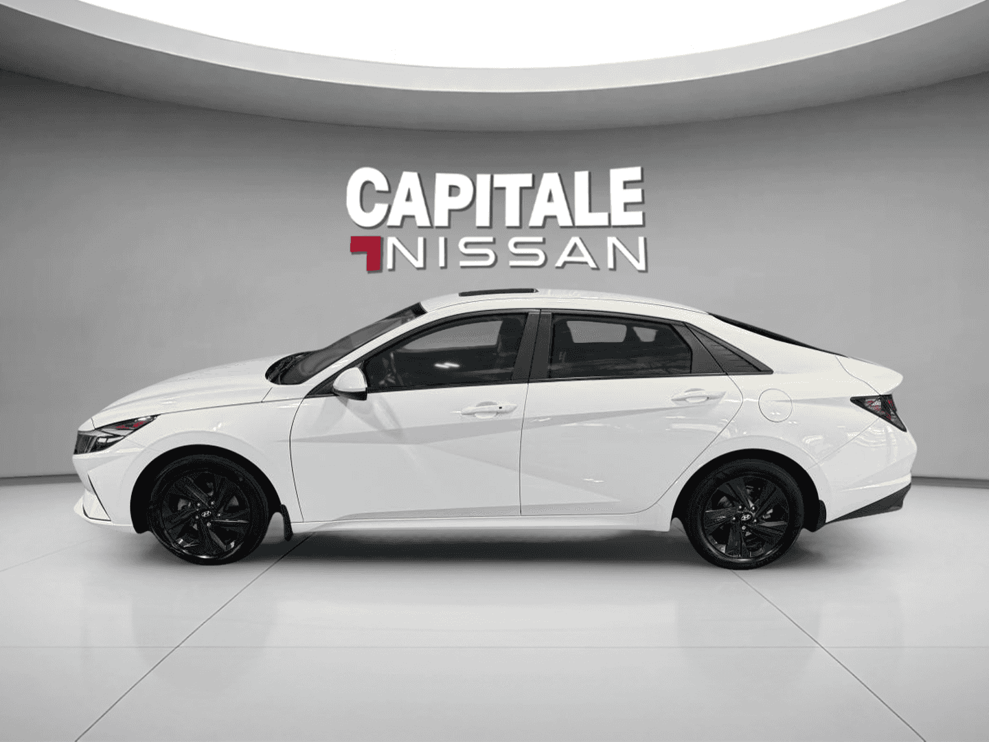 2021 Hyundai Elantra Preferred IVT avec ensemble Soleil et technologie - Image 2