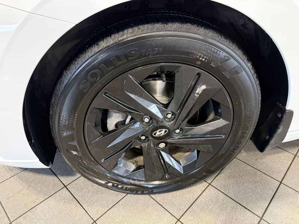 Image 9 Hyundai Elantra Preferred IVT avec ensemble Soleil et technologie 2021