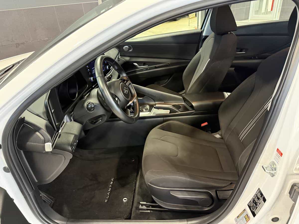 2021 Hyundai Elantra Preferred IVT avec ensemble Soleil et technologie - Image 10