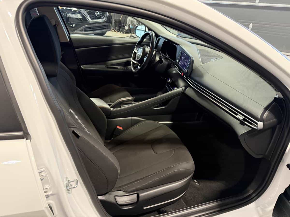 Image 13 Hyundai Elantra Preferred IVT avec ensemble Soleil et technologie 2021