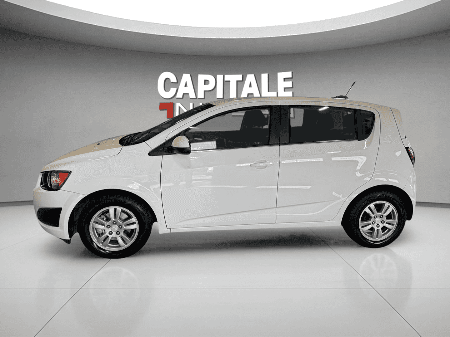 2016 Chevrolet Sonic 5 portes à hayon LT à b. auto. - Image 2