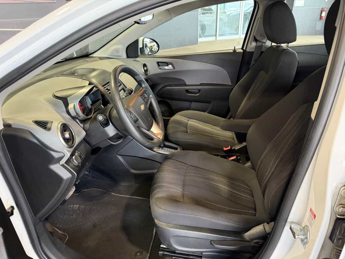 2016 Chevrolet Sonic 5 portes à hayon LT à b. auto. - Image 10