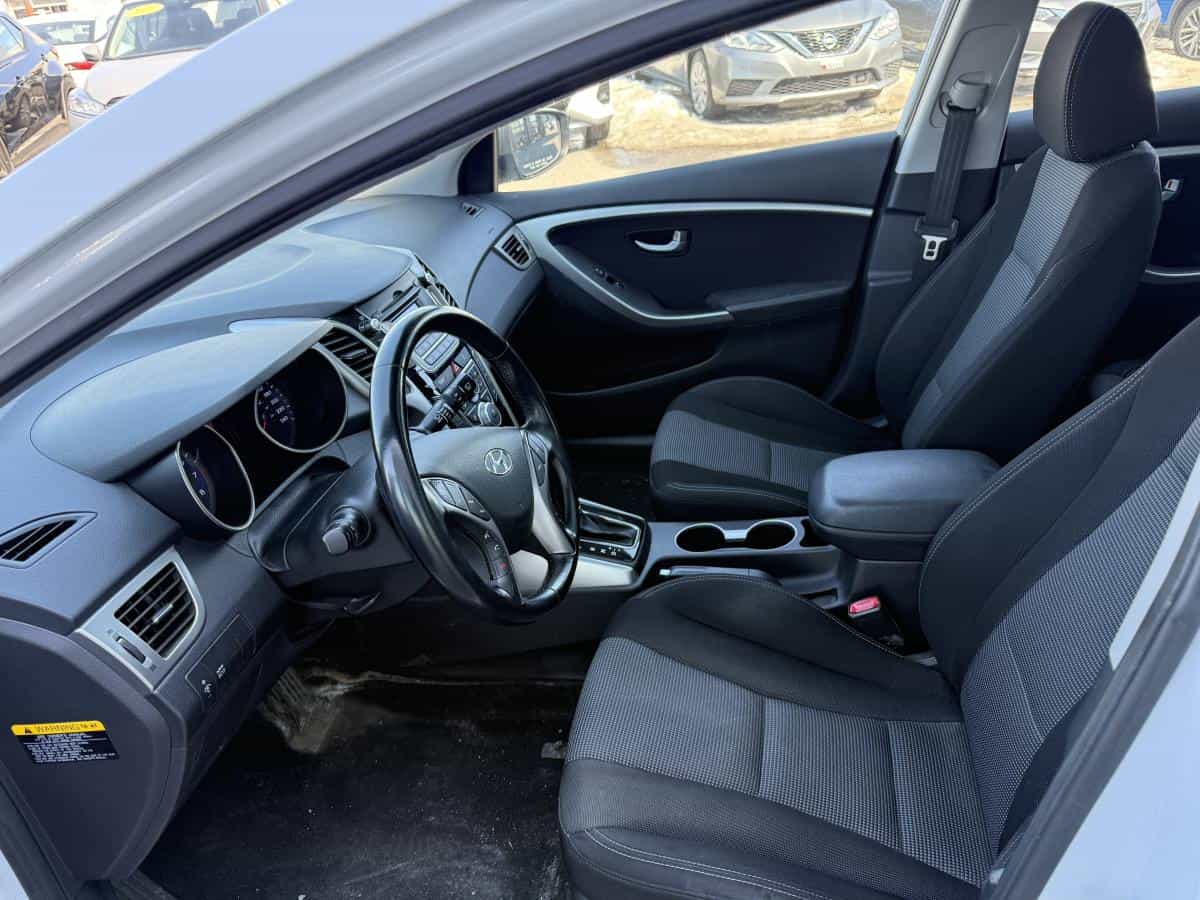 Image 3 Hyundai Elantra GT Voiture à hayon, 5 p, boîte auto GLS *Disp. lim.* 2013