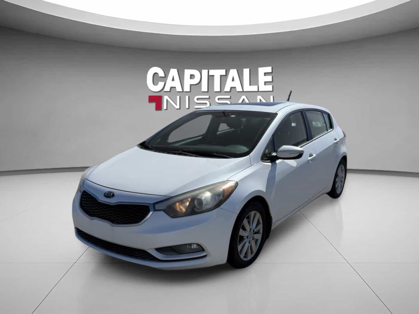 2015 Kia Forte Voiture à hayon, 5 portes, boîte automatique LX+ - Image 1