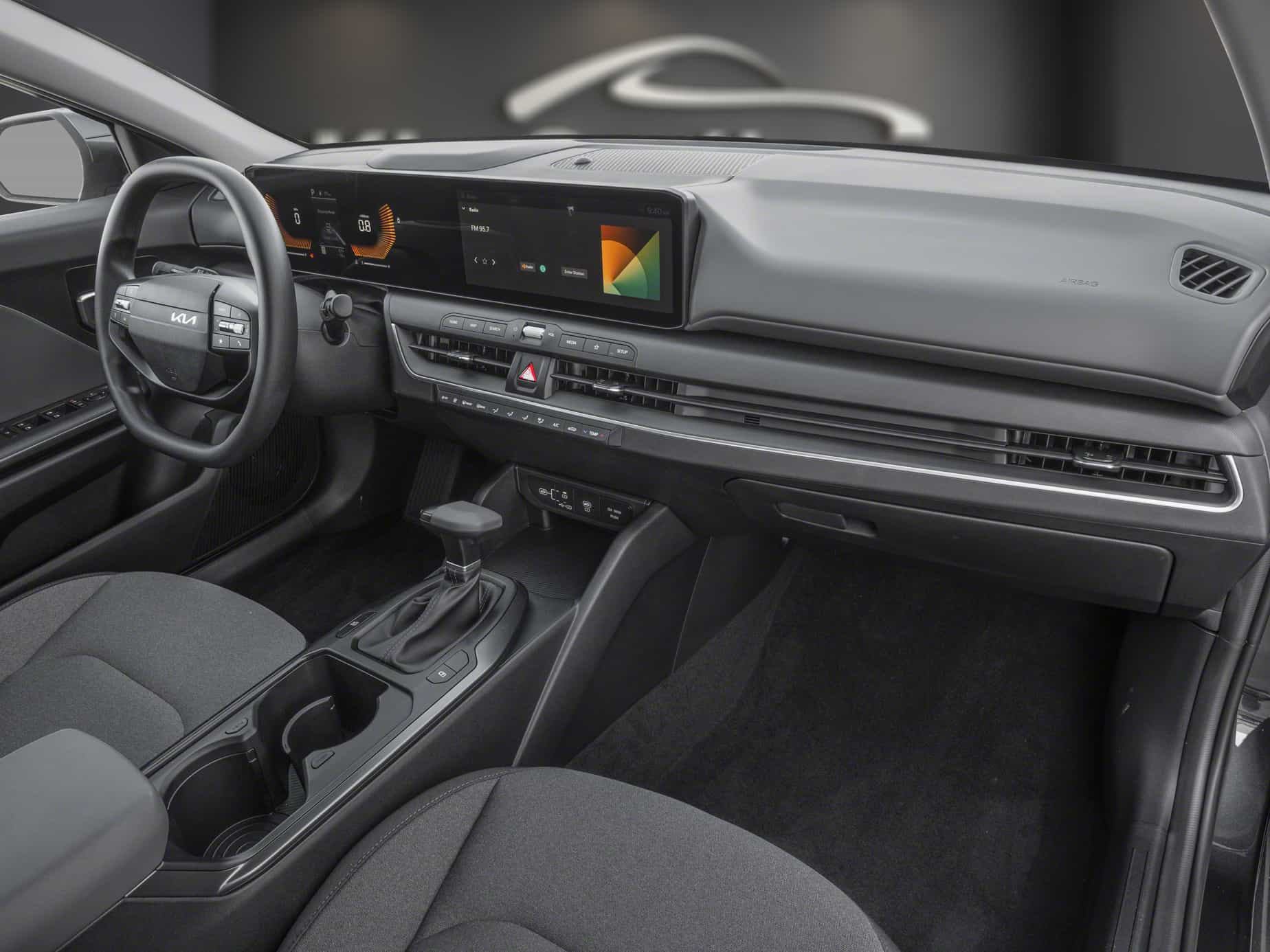 2025 Kia K4 Lx - Image 11