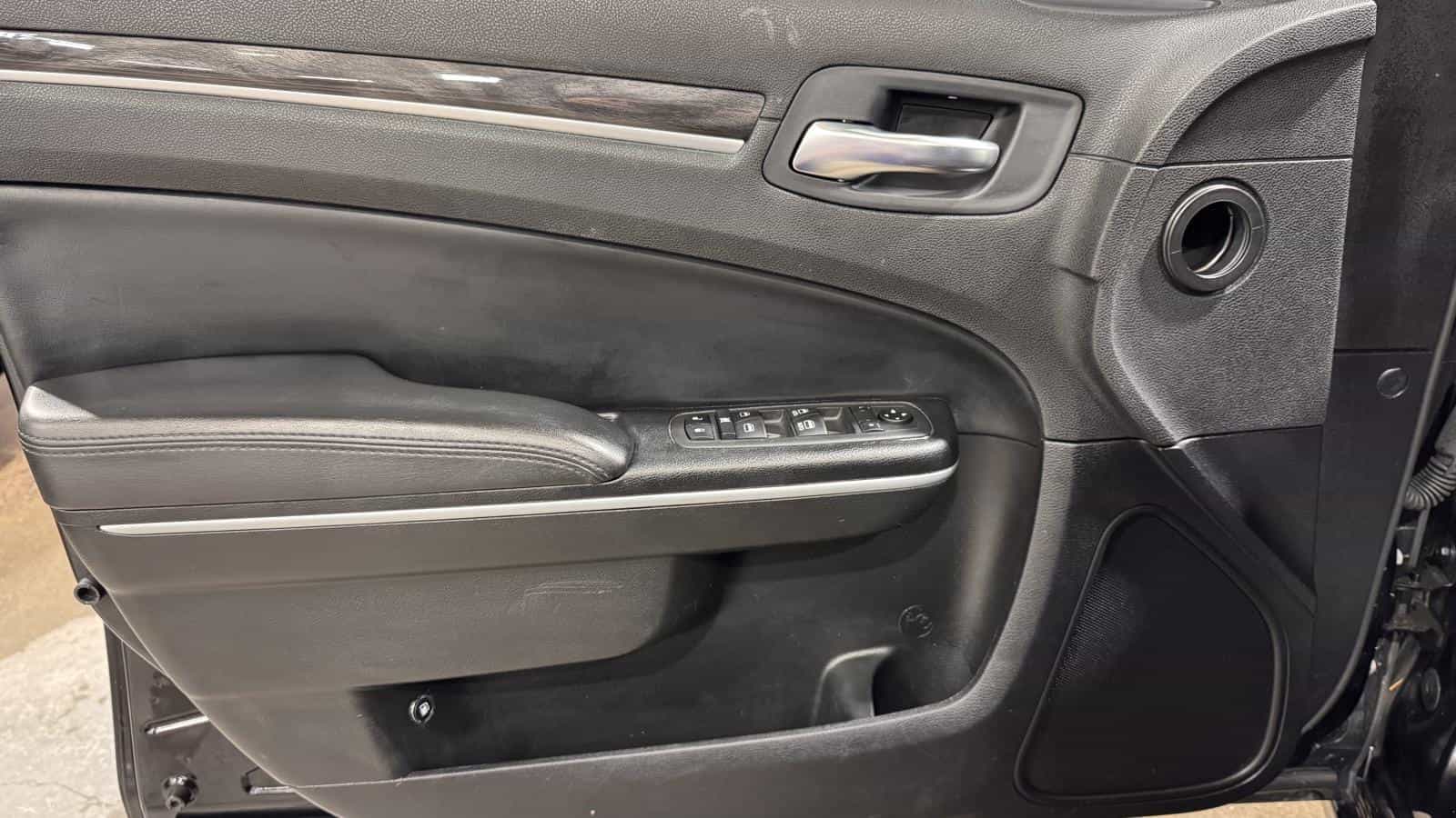 2022 Chrysler 300 Touring L *V6 *Cuir *Carplay *Caméra *Bizone - Image 19