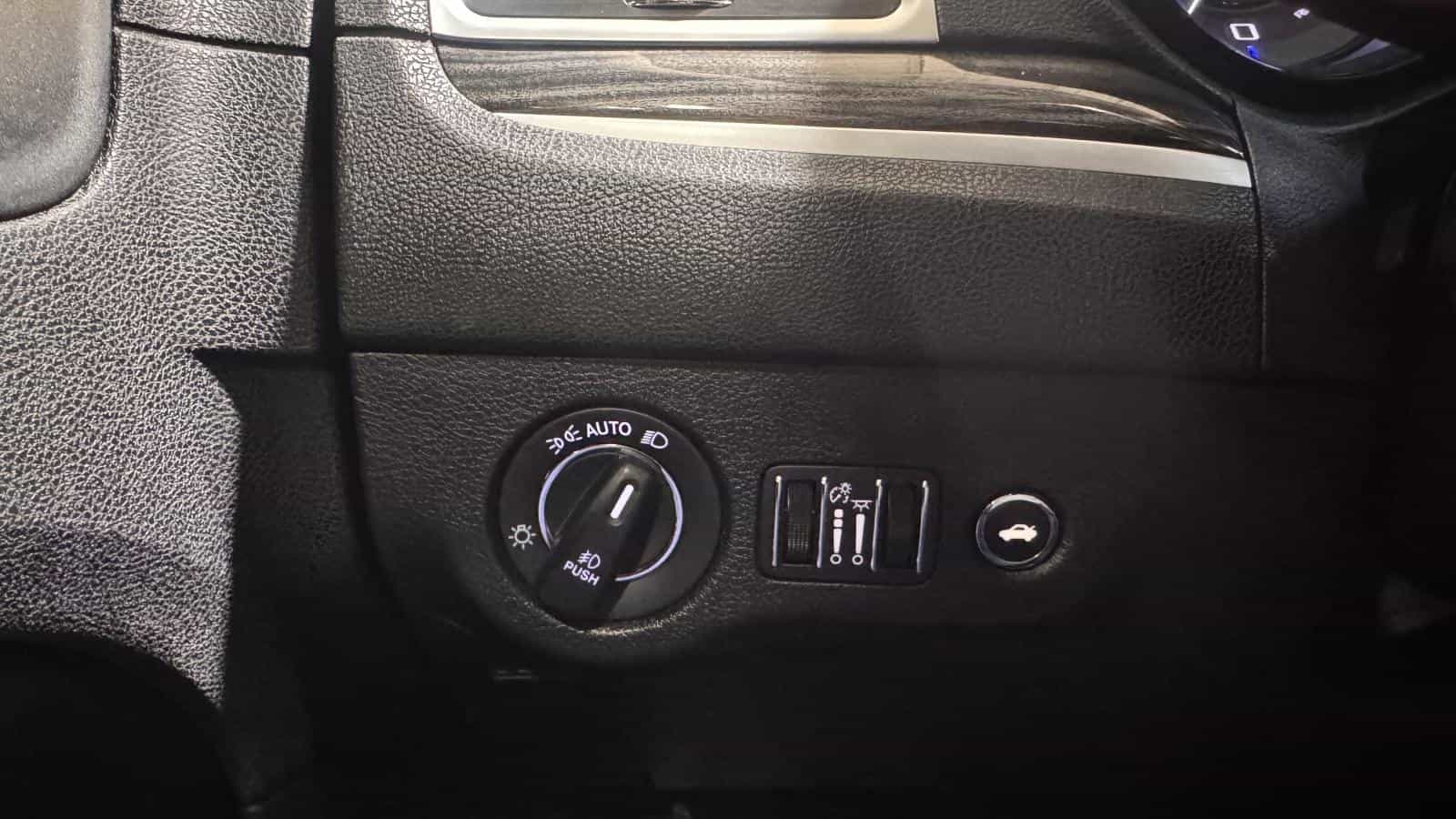 2022 Chrysler 300 Touring L *V6 *Cuir *Carplay *Caméra *Bizone - Image 22