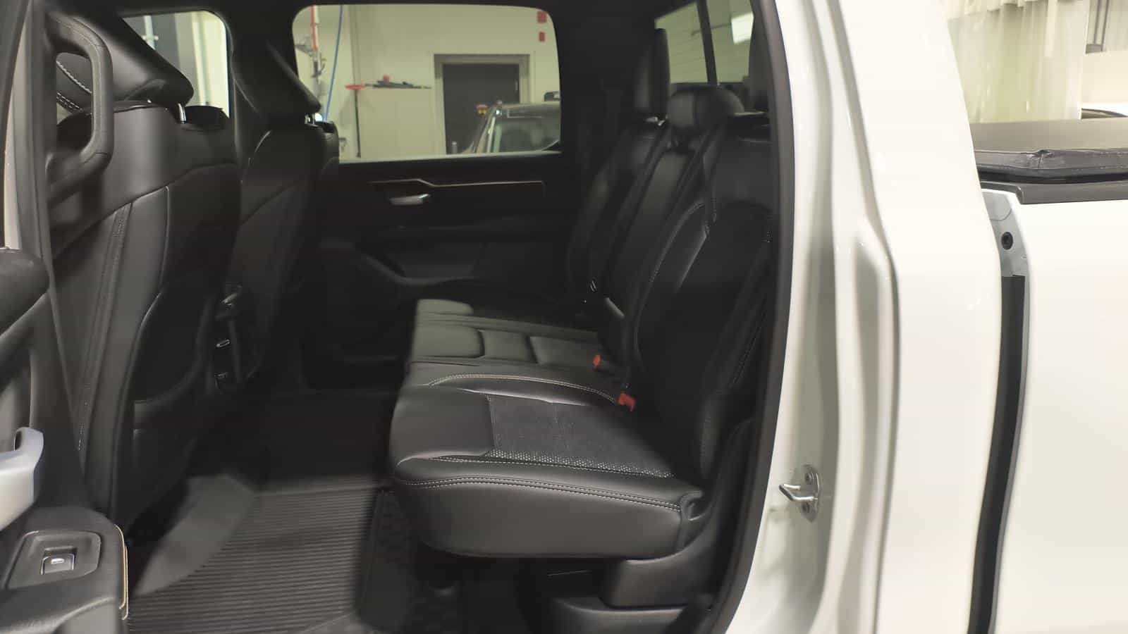 Image 24 RAM 1500 Sport 4X4 *V6 *Turbo *Crewcab *Box 5'7 *Caméra 2025