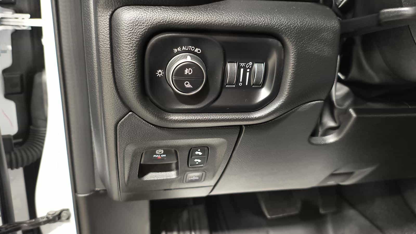 Image 26 RAM 1500 Sport 4X4 *V6 *Turbo *Crewcab *Box 5'7 *Caméra 2025