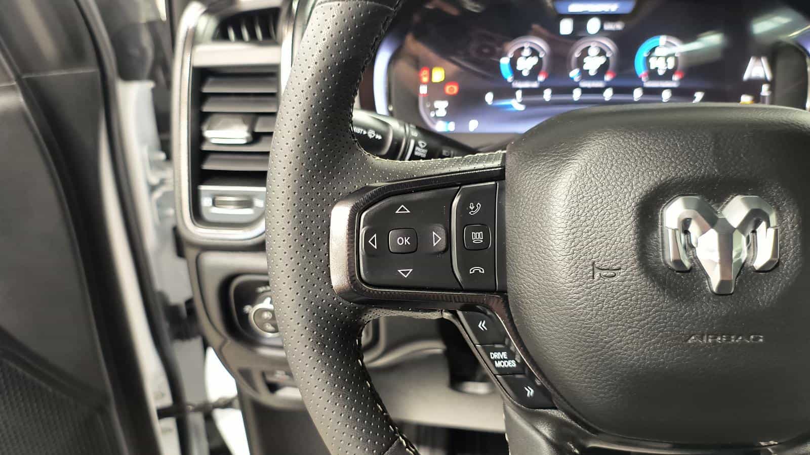 Image 29 RAM 1500 Sport 4X4 *V6 *Turbo *Crewcab *Box 5'7 *Caméra 2025