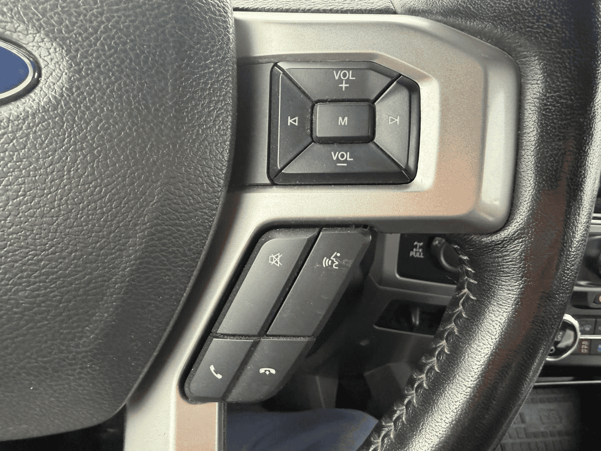 Image 16 Ford Super Duty F-250 SRW LARIAT cabine 6 places 4RM caisse de 6,75 pi 2022