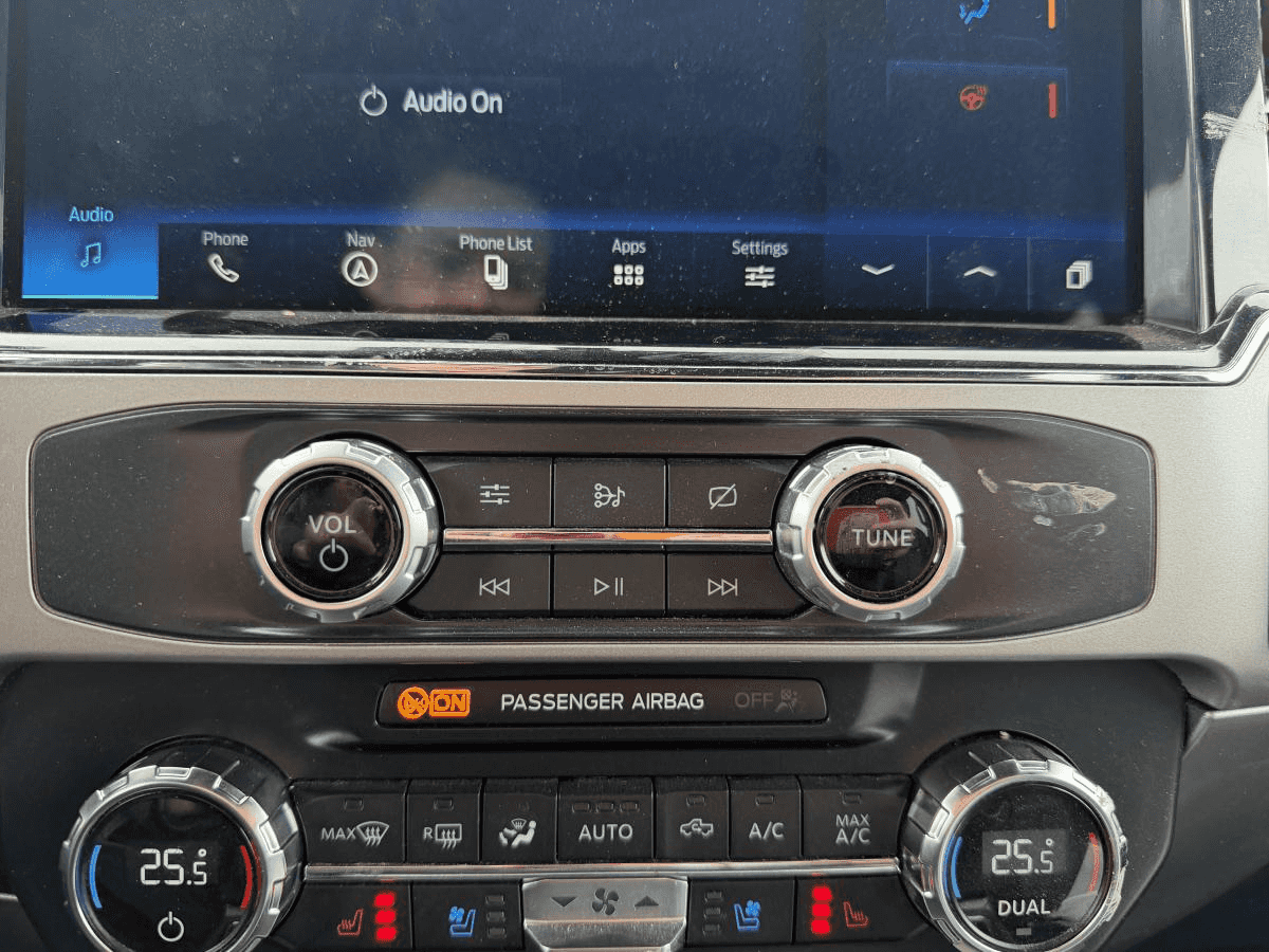 Image 19 Ford Super Duty F-250 SRW LARIAT cabine 6 places 4RM caisse de 6,75 pi 2022