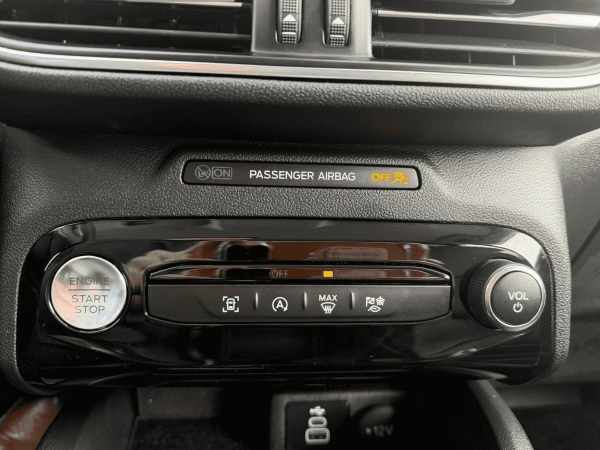 2025 Ford Escape Platinum TI - Image 17