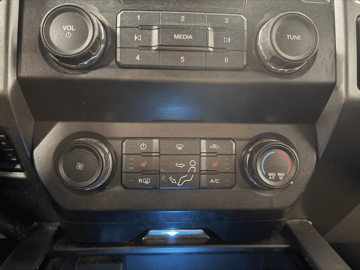 2022 Ford Super Duty F-250 SRW XLT cabine 6 places 4RM caisse de 8 pi - Image 19