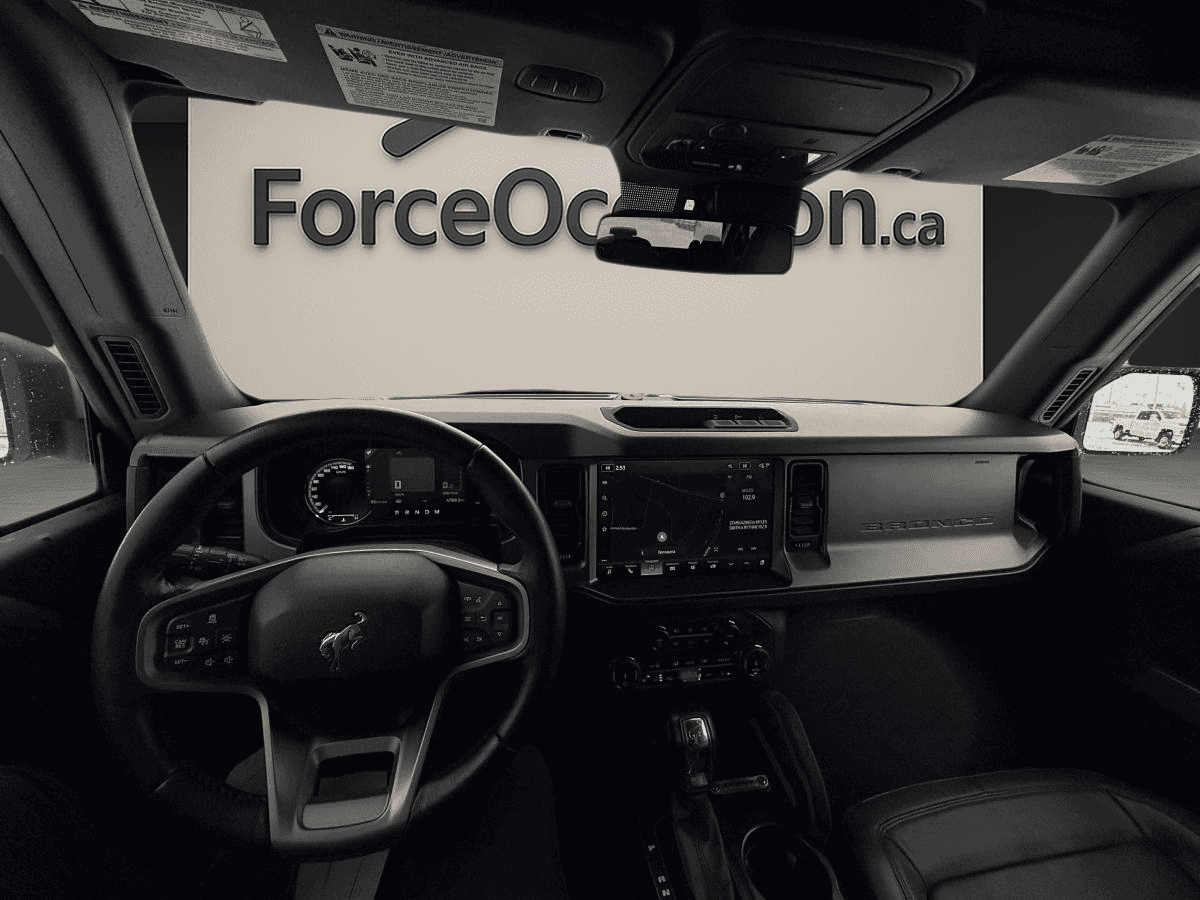 2022 Ford Bronco Outer Banks - Image 11