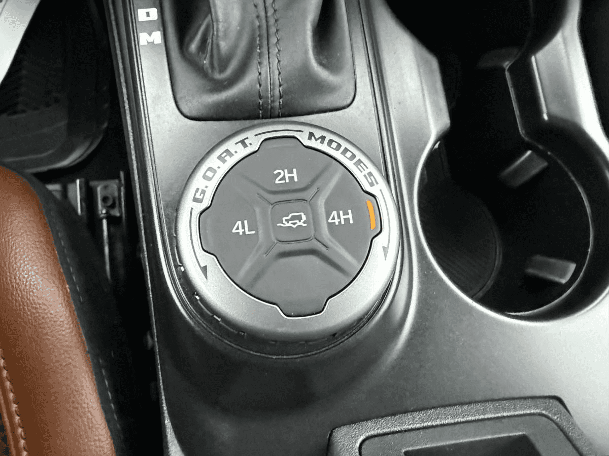 2022 Ford Bronco Outer Banks - Image 18