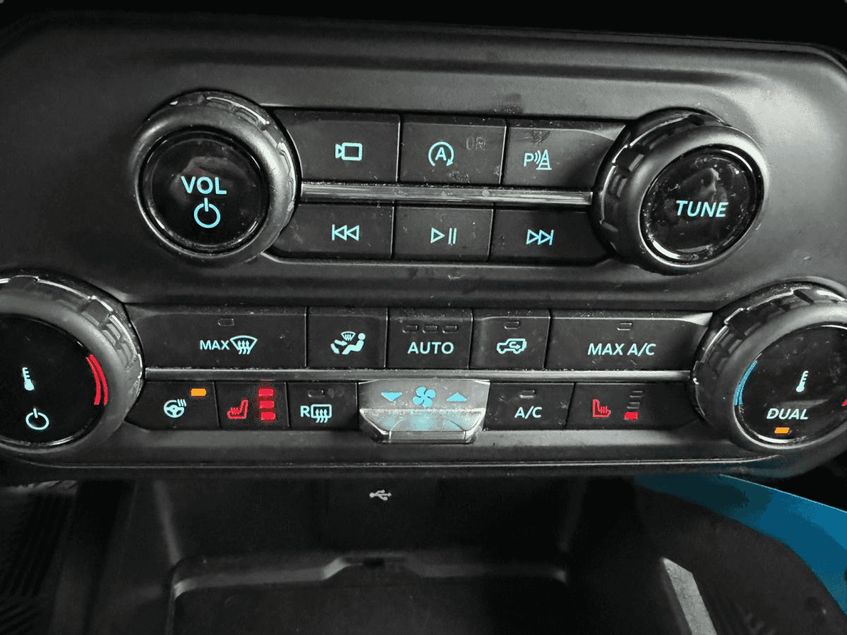 2022 Ford Bronco Outer Banks - Image 20