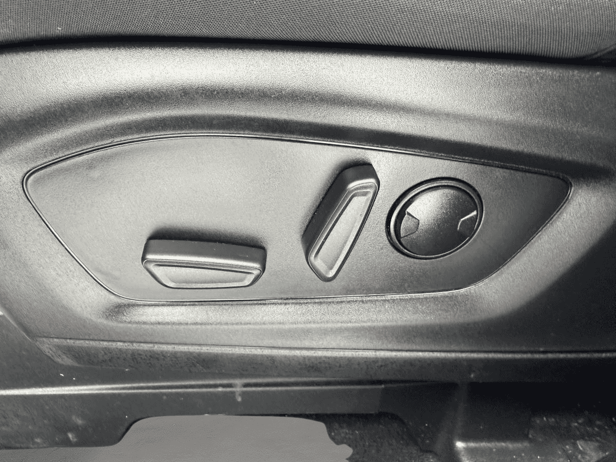 2025 Ford Explorer Active 4RM - Image 14