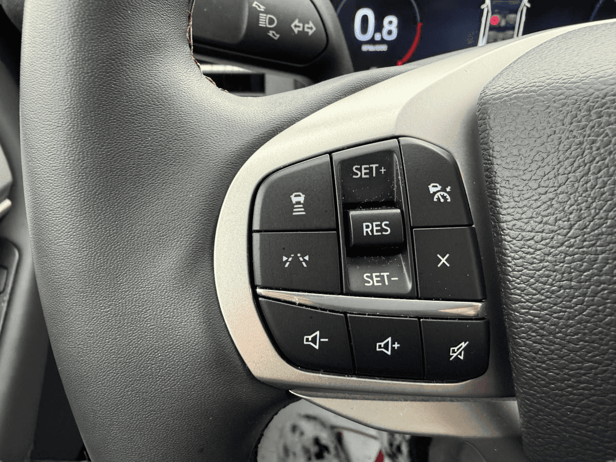 2025 Ford Explorer Active 4RM - Image 21