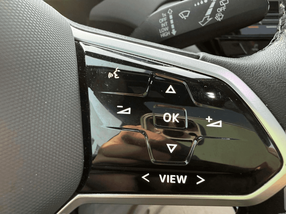 2023 Volkswagen ID.4 Pro AWD - Image 12