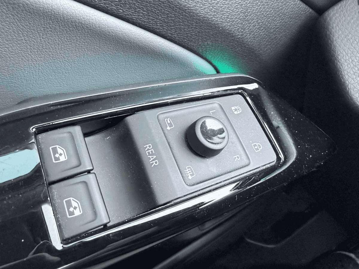 2023 Volkswagen ID.4 Pro AWD - Image 15