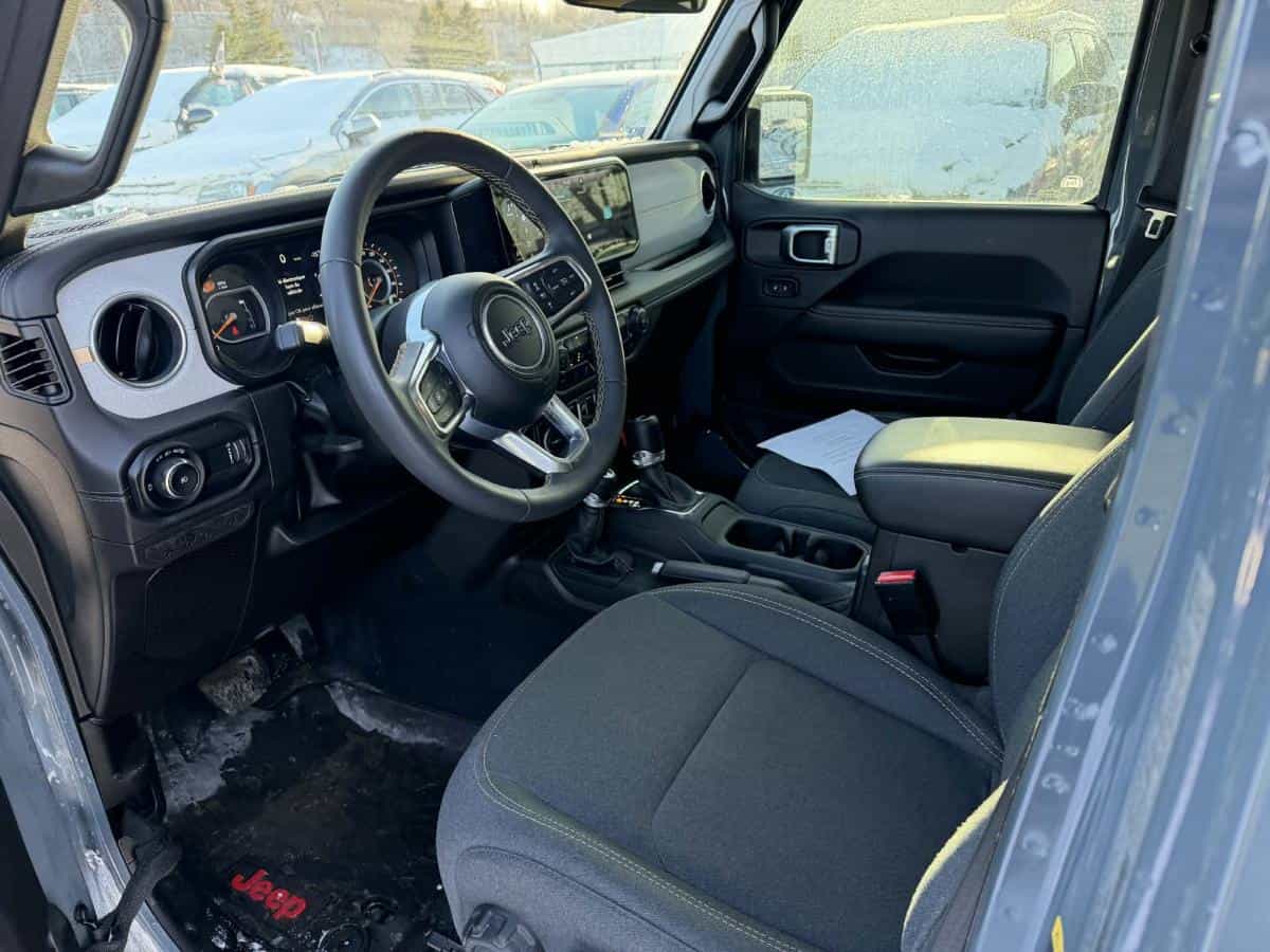 2024 Jeep Wrangler Sahara* Volant Chauffant* Sieges Chauffant* Camera* - Image 4