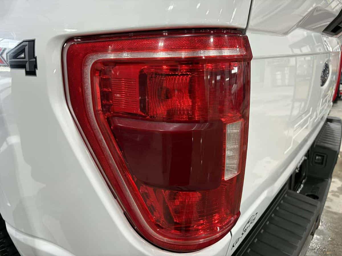 2022 Ford F-150 Xlt* 4X4* Crewcab* Camera* Bluetooth* A/C* - Image 9