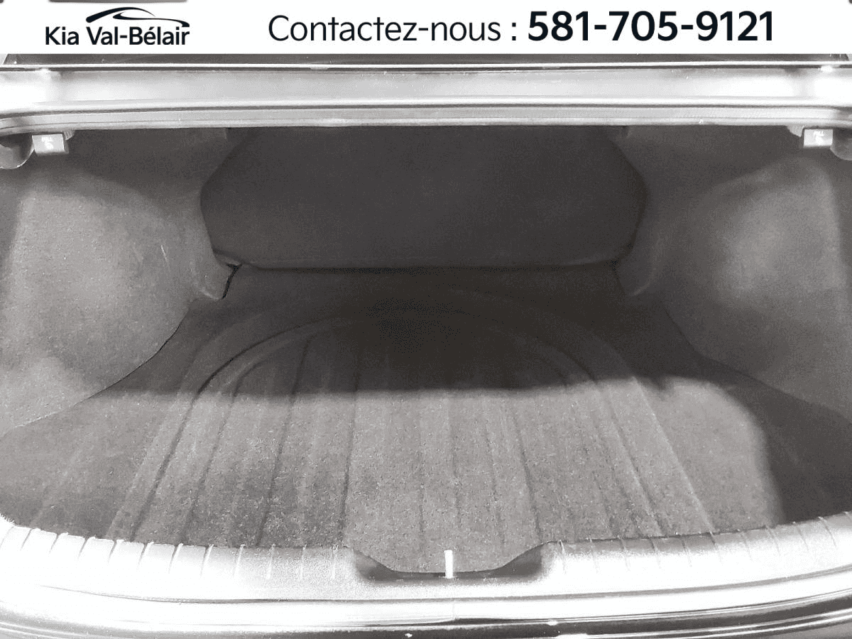 2023 Hyundai Elantra Preferred * Carplay * Bouton-Poussoir * Volant Chauff * - Image 7