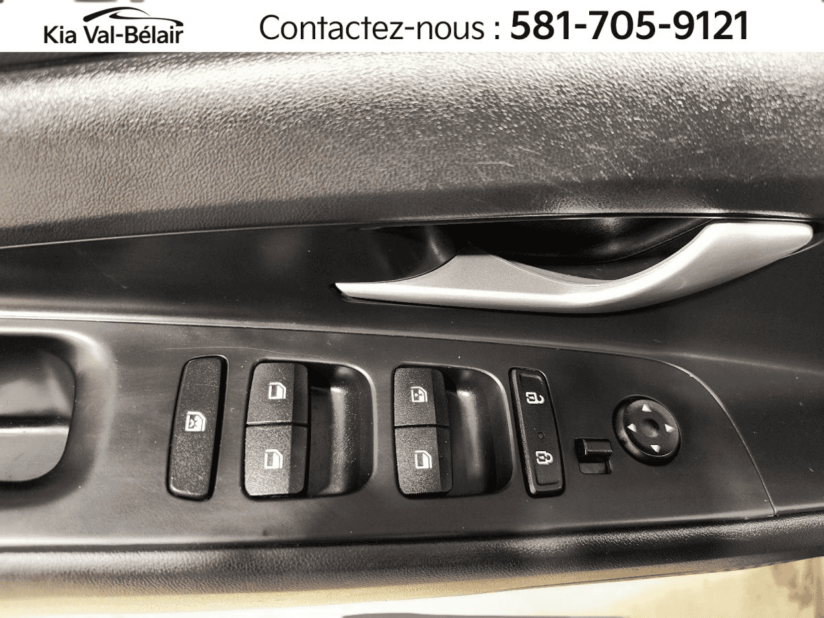 2023 Hyundai Elantra Preferred * Carplay * Bouton-Poussoir * Volant Chauff * - Image 23