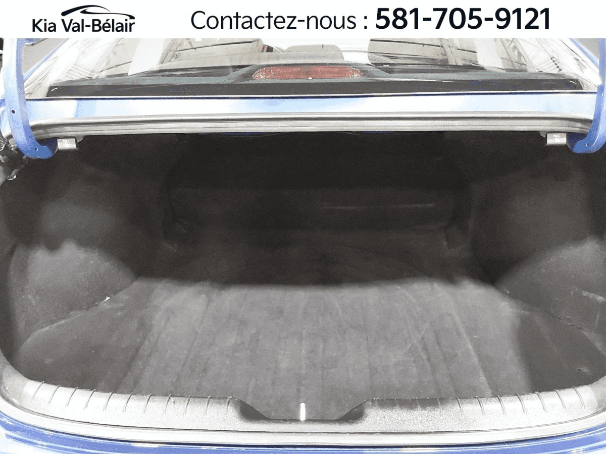 Image 9 Hyundai Elantra Preferred * Carplay * Bouton-Poussoir * Volant Chauff * 2023