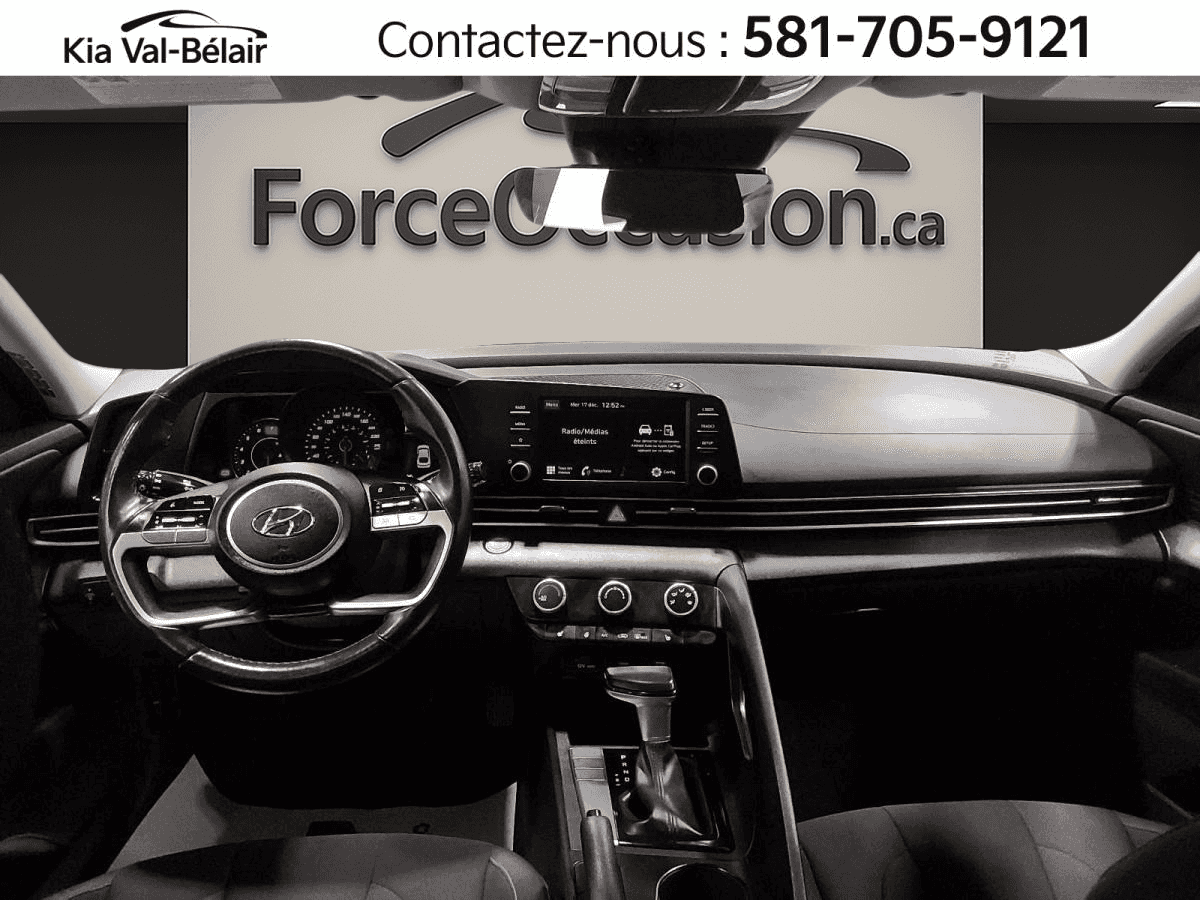 Image 6 Hyundai Elantra Preferred * Carplay * Bouton-Poussoir * Volant Chauff * 2023
