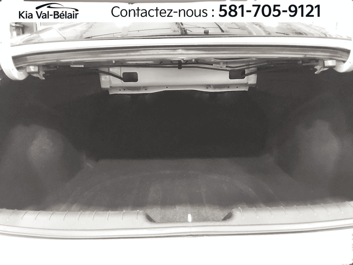 Image 9 Hyundai Elantra Preferred * Carplay * Bouton-Poussoir * Volant Chauff * 2023