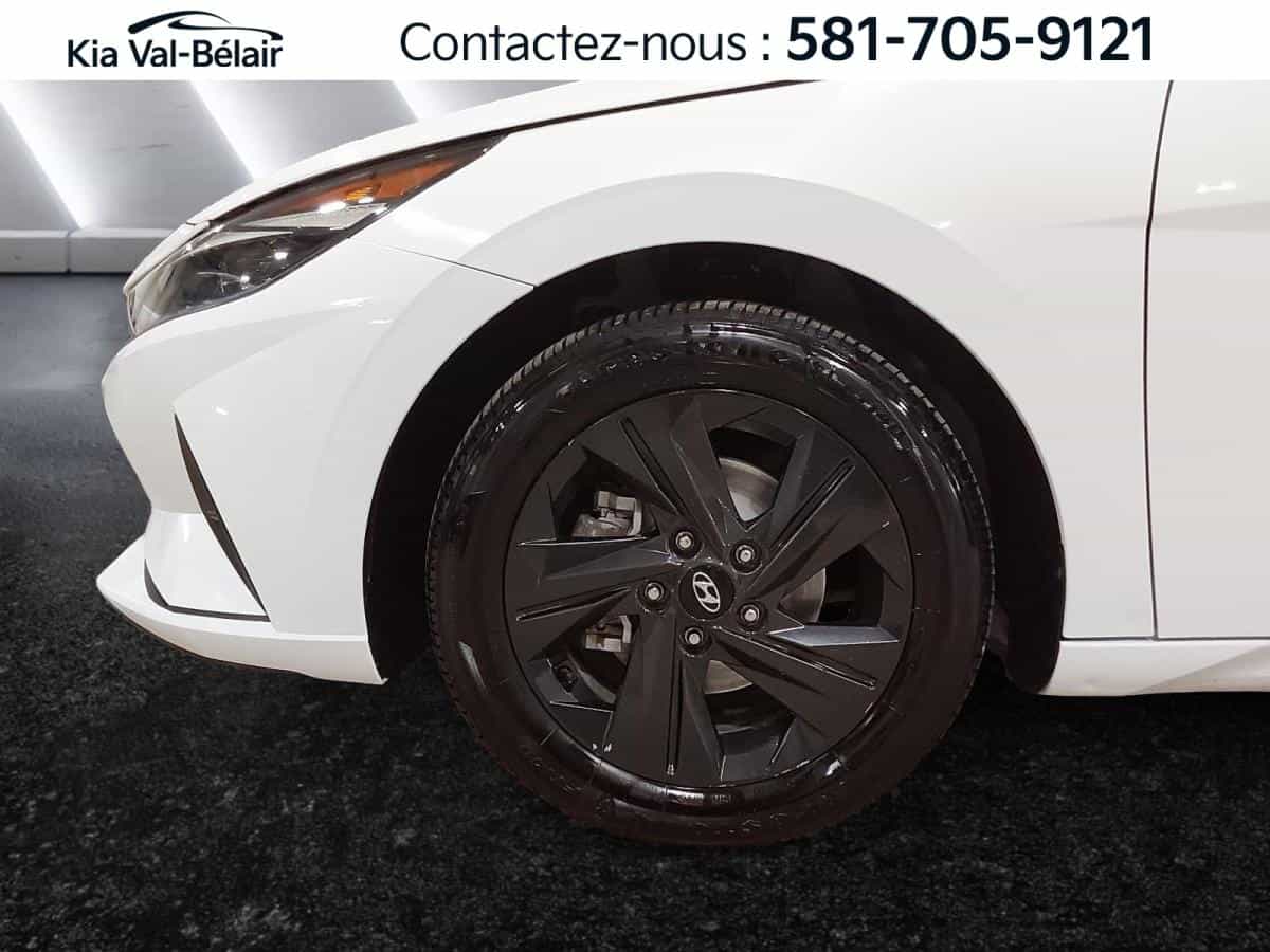 Image 11 Hyundai Elantra Preferred * Carplay * Bouton-Poussoir * Volant Chauff * 2023