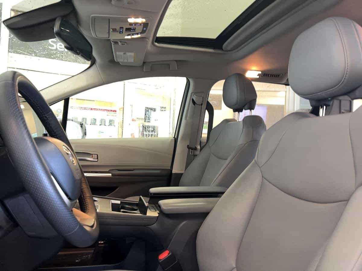 2023 Toyota Sienna Le* 8Pass* Cuir* Toit* Volant Chauffant* Bizone* - Image 8