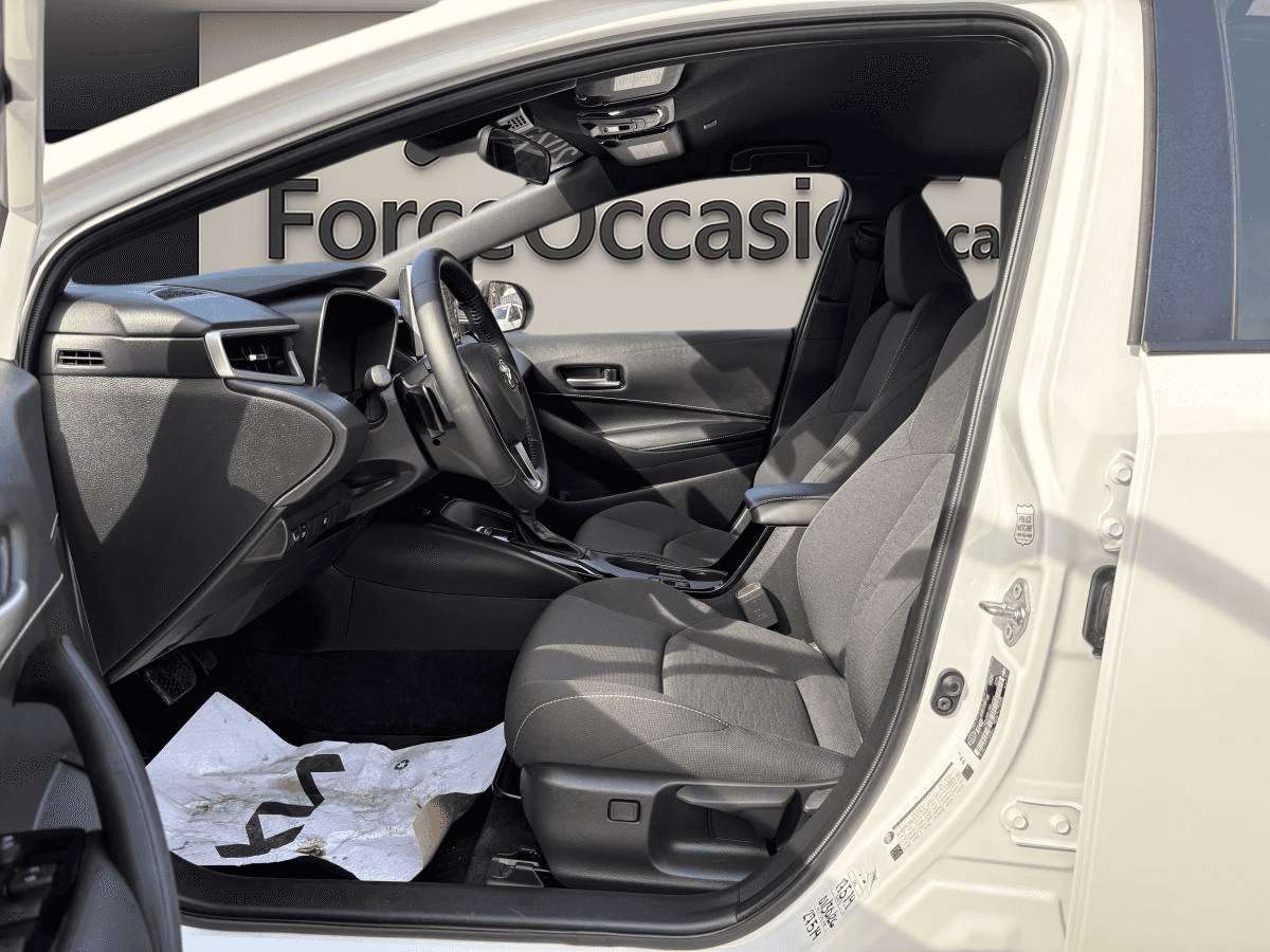 Image 6 Toyota Corolla Hatchback Cvt *A/C *Cruise *Caméra *Carplay *Bouton-Poussoir 2025