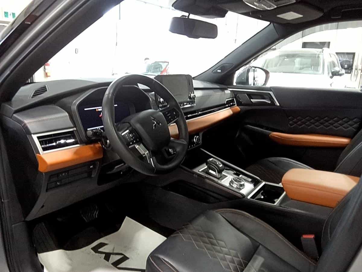 2023 Mitsubishi Outlander GT Premium S-AWC *GPS *CUIR *TOIT PANO *AUDIO BOSE - Image 14