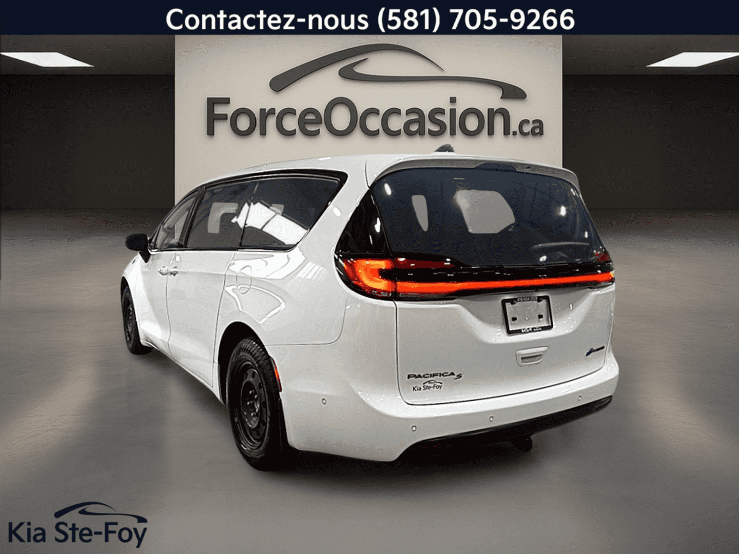 2023 Chrysler Pacifica Touring L* Sieges Chauffant* Volant Chauffant* 7 Pass* - Image 2