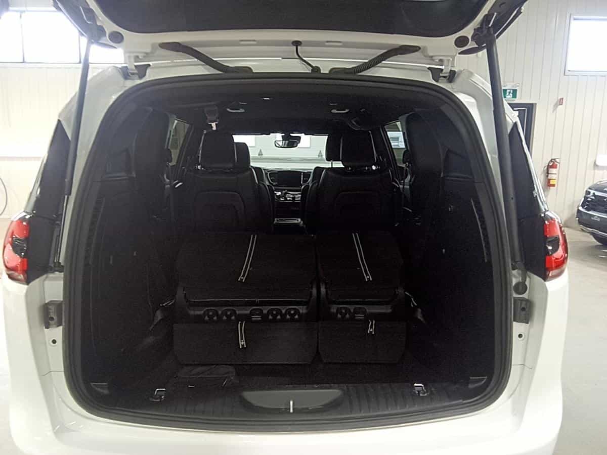 2023 Chrysler Pacifica Touring L* Sieges Chauffant* Volant Chauffant* 7 Pass* - Image 9