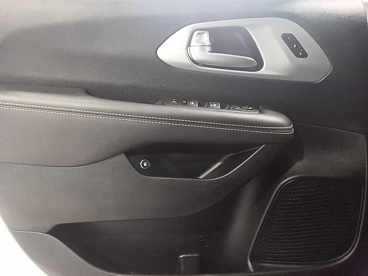 2023 Chrysler Pacifica Touring L* Sieges Chauffant* Volant Chauffant* 7 Pass* - Image 16