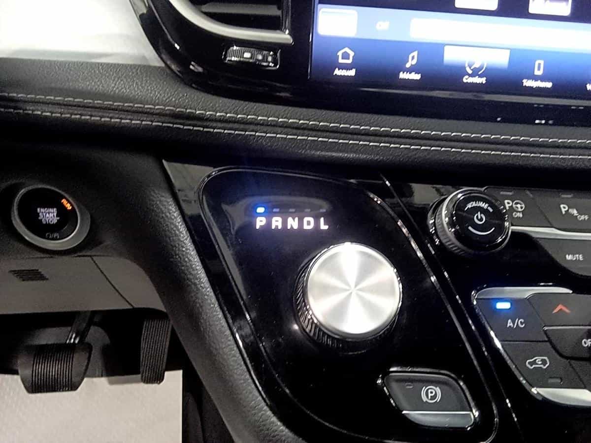 2023 Chrysler Pacifica Touring L* Sieges Chauffant* Volant Chauffant* 7 Pass* - Image 17