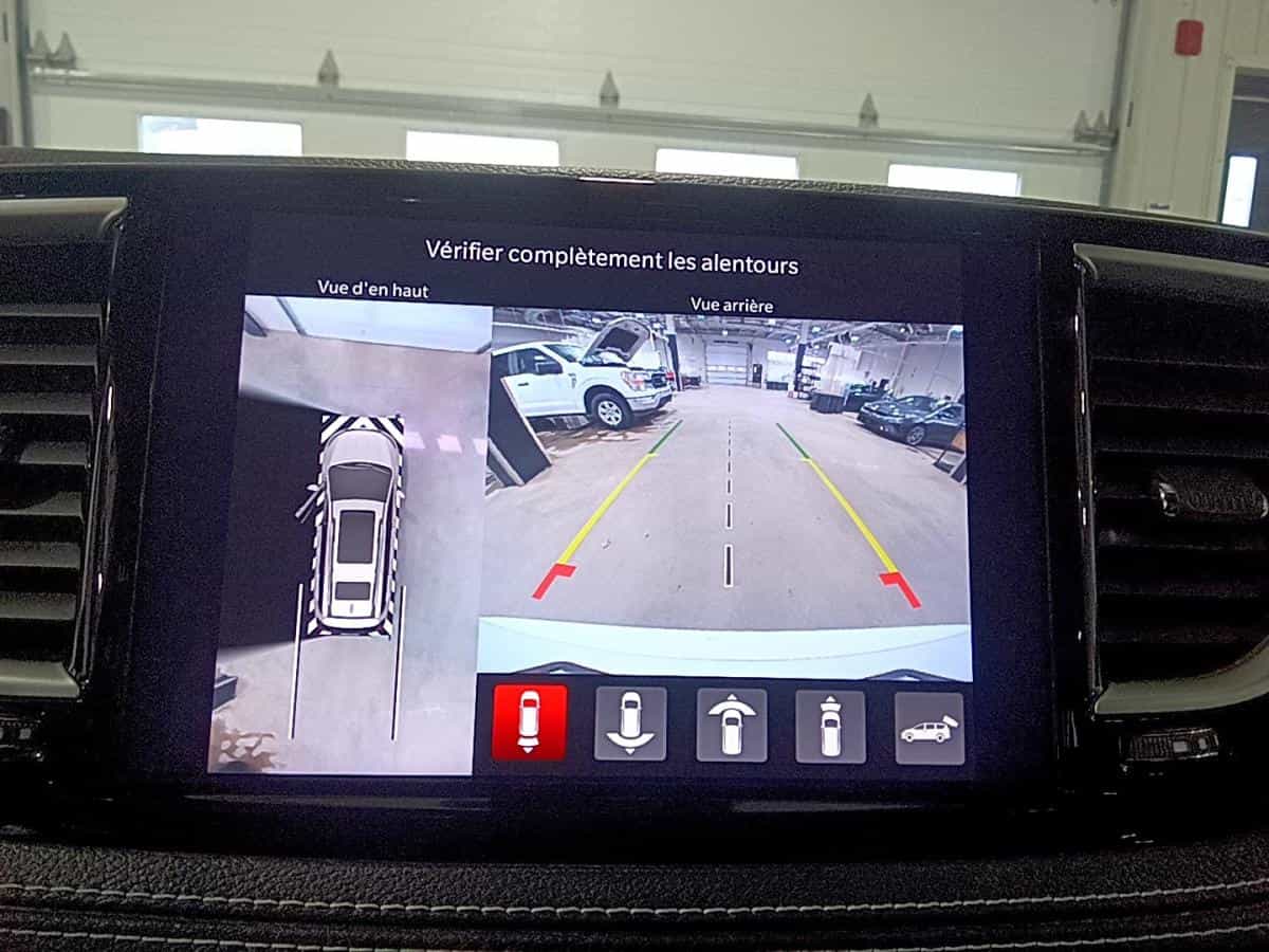 2023 Chrysler Pacifica Touring L* Sieges Chauffant* Volant Chauffant* 7 Pass* - Image 18