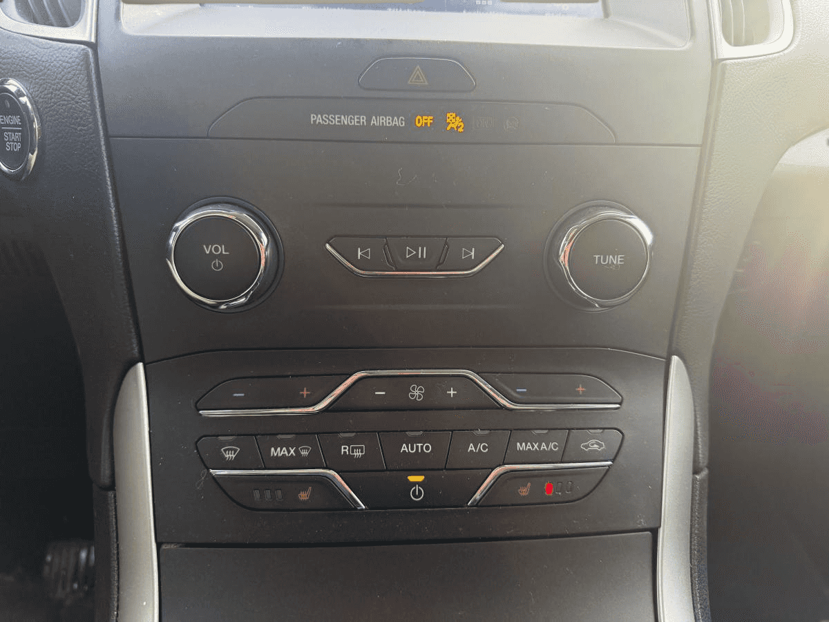 2020 Ford Edge Sel Ti - Image 14