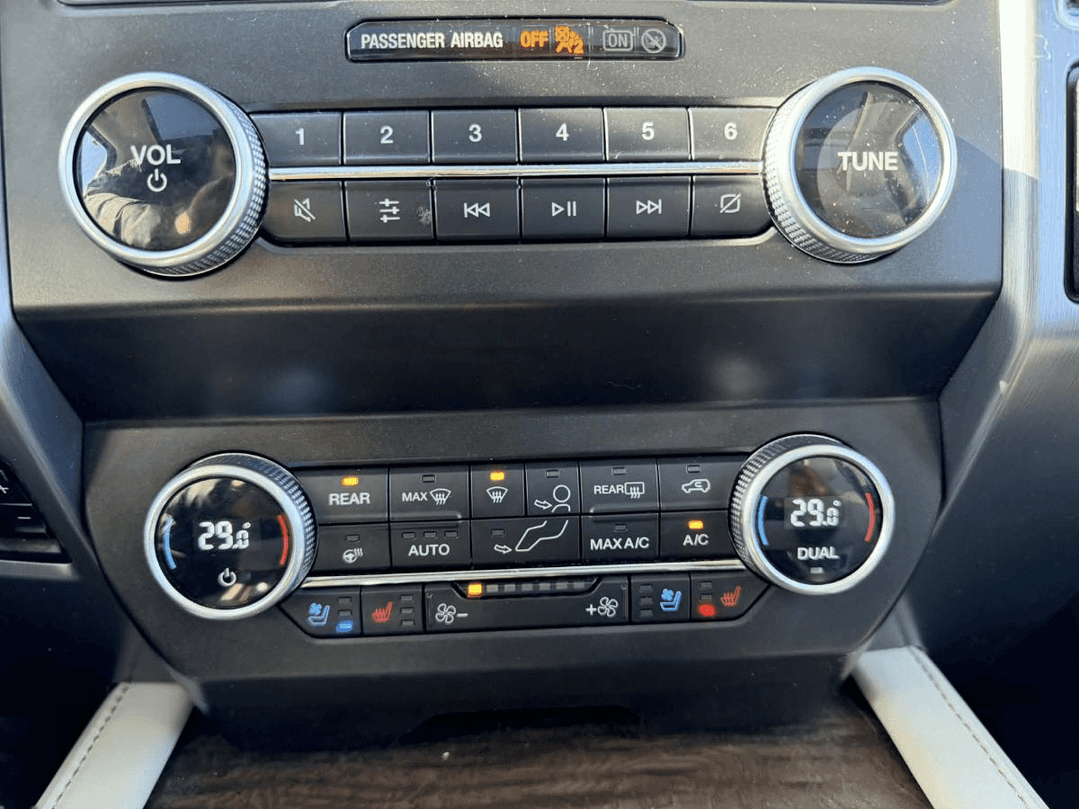 2021 Ford Expedition Platinum 4x4 - Image 16