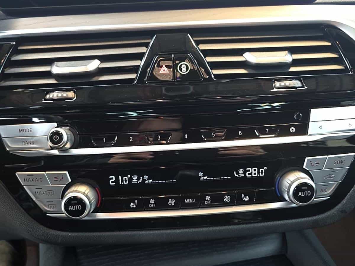 2022 BMW 530i 530i xDrive TURBO *TOIT *BIZONE *VOLANT *GPS *CUIR - Image 27