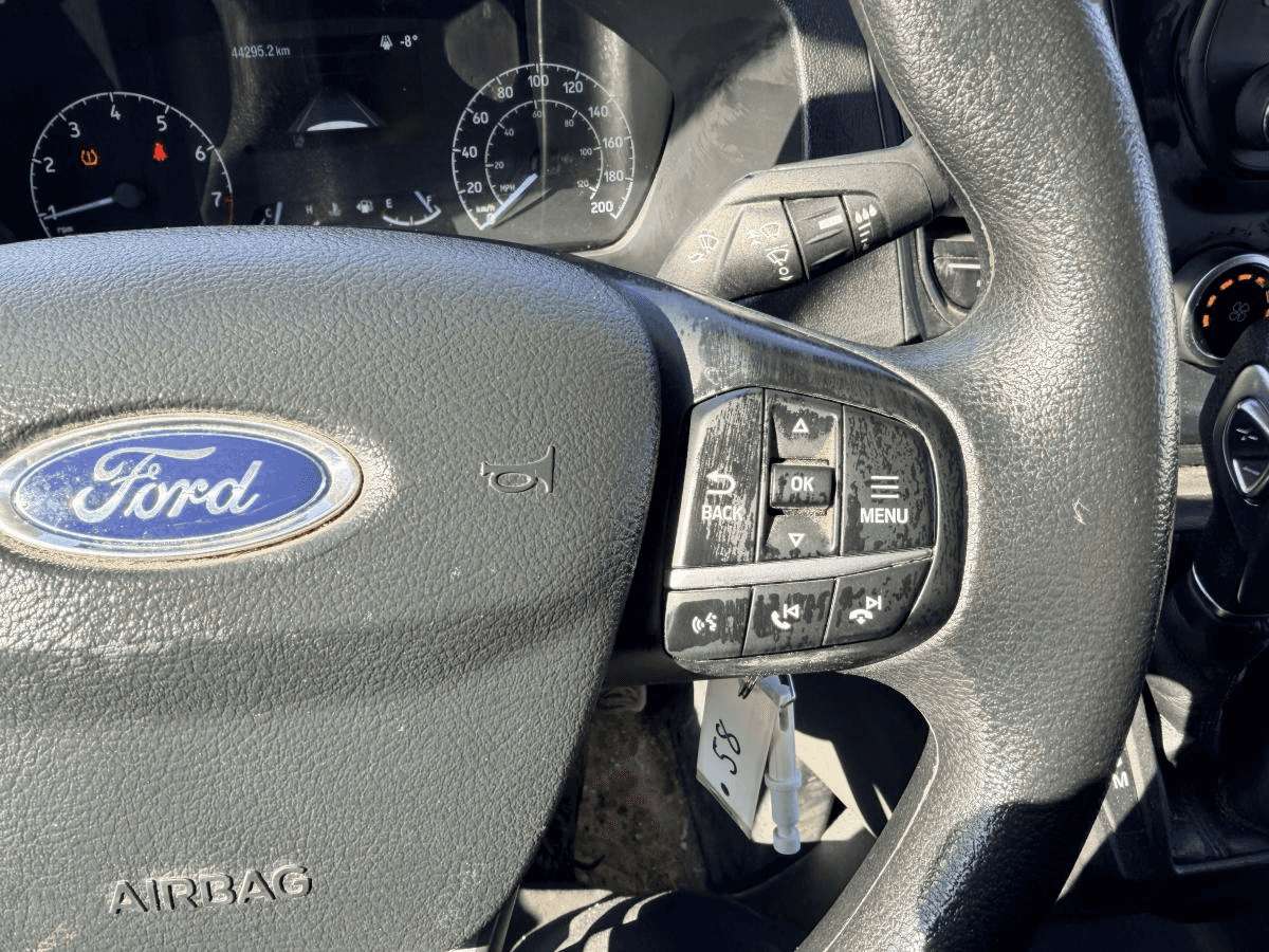 2024 Ford Transit Cargo Van T-250 PA toit moyen 148 po PNBV de 9 070 lb - Image 17