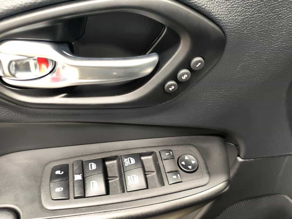 2023 Jeep Cherokee Trailhawk TURBO *4x4 *CUIR *BIZONE *CAMÉRA *CARPLAY - Image 25