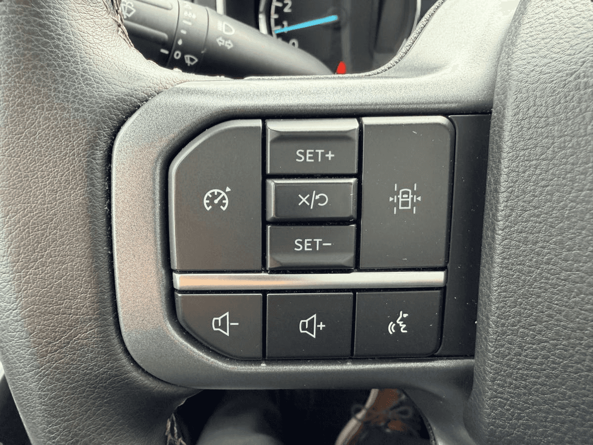 Image 18 Ford F-150 XL cabine SuperCrew 4RM caisse de 5,5 pi 2023