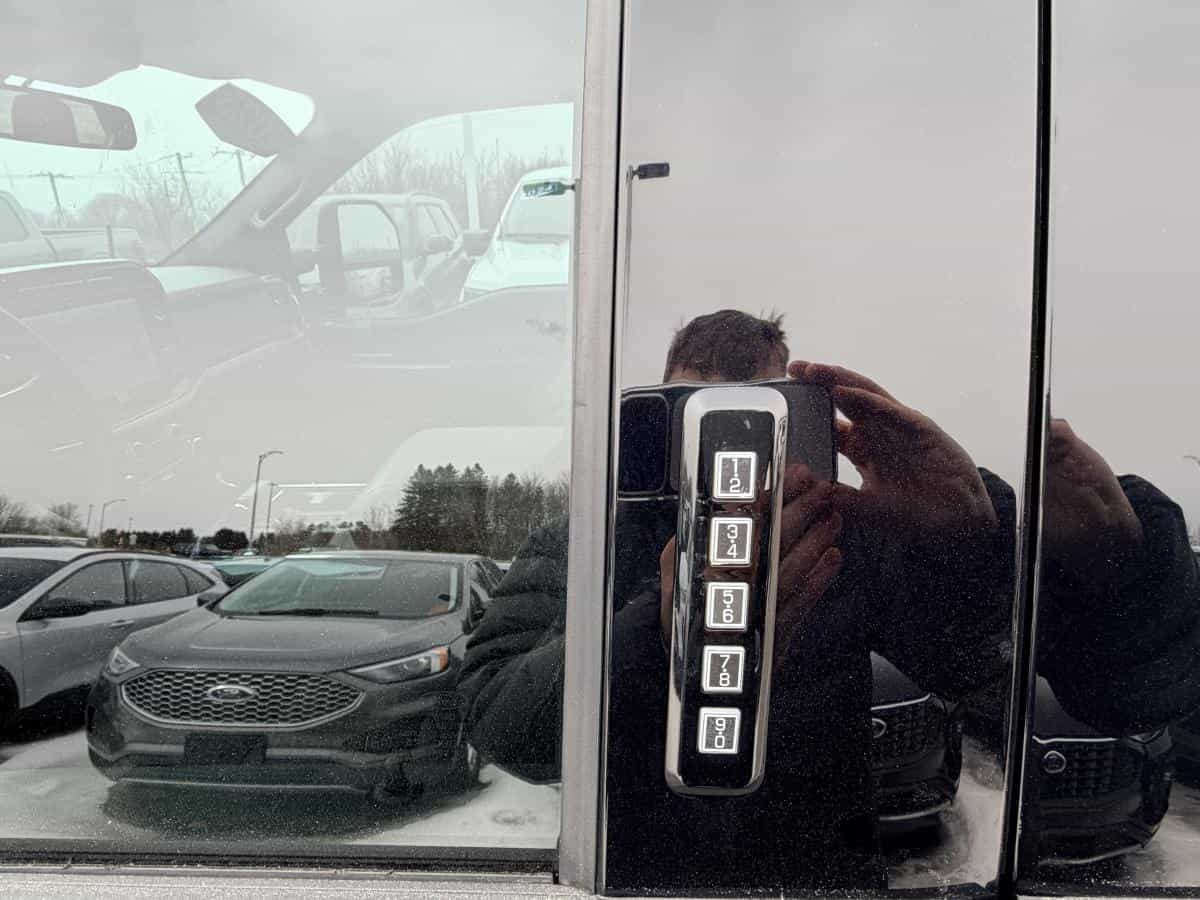 Image 20 Ford F-150 XL cabine SuperCrew 4RM caisse de 5,5 pi 2023