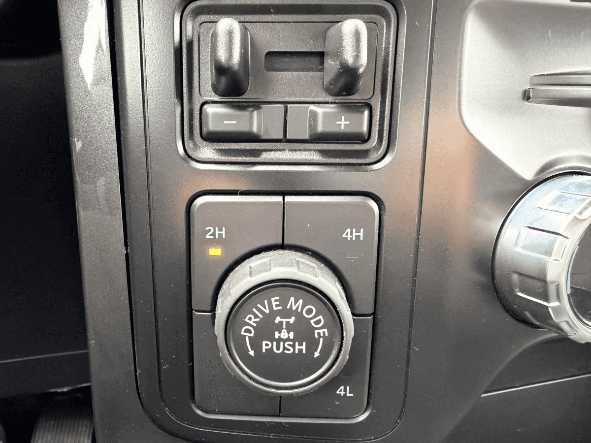 Image 23 Ford F-150 XL cabine SuperCrew 4RM caisse de 5,5 pi 2023